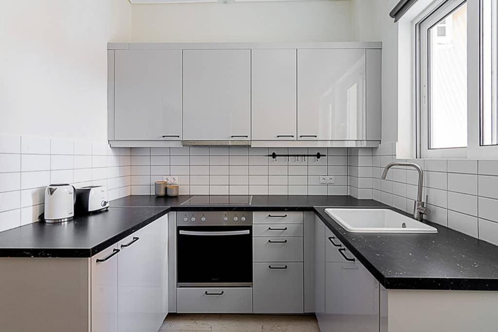 Cozy Flat With 1 Bedroom Next To Metro Station Atena Exterior foto