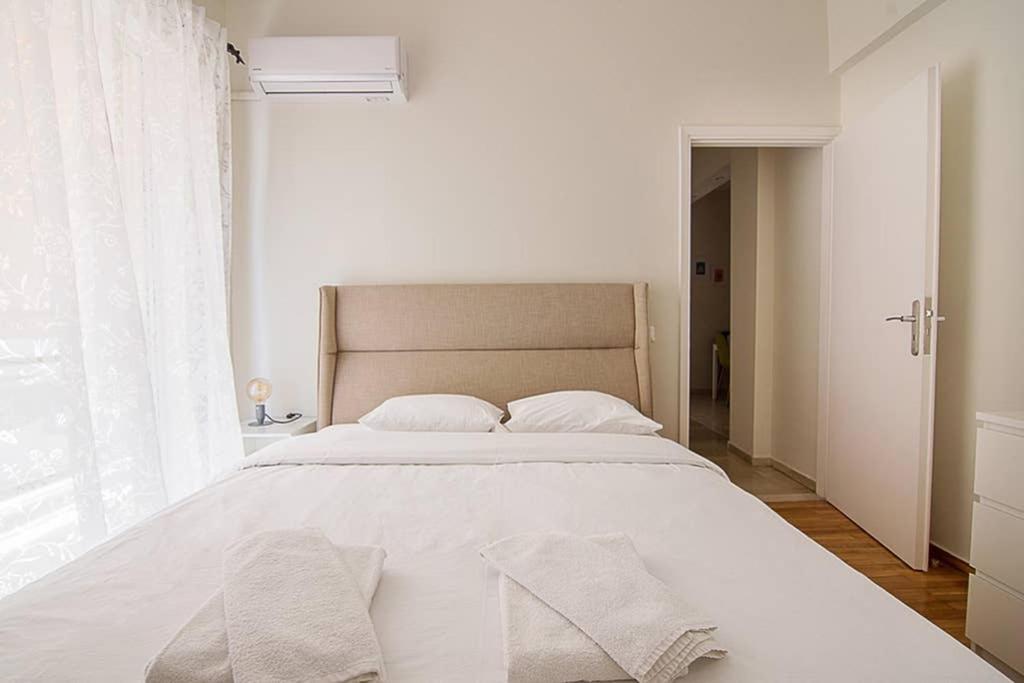 Cozy Flat With 1 Bedroom Next To Metro Station Atena Exterior foto