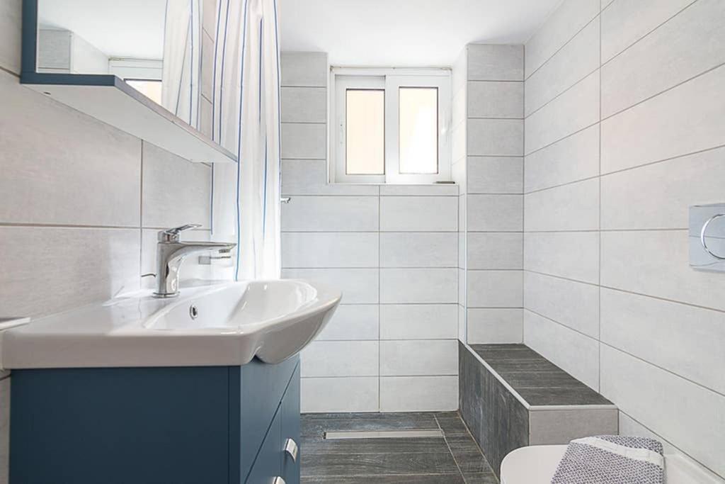Cozy Flat With 1 Bedroom Next To Metro Station Atena Exterior foto