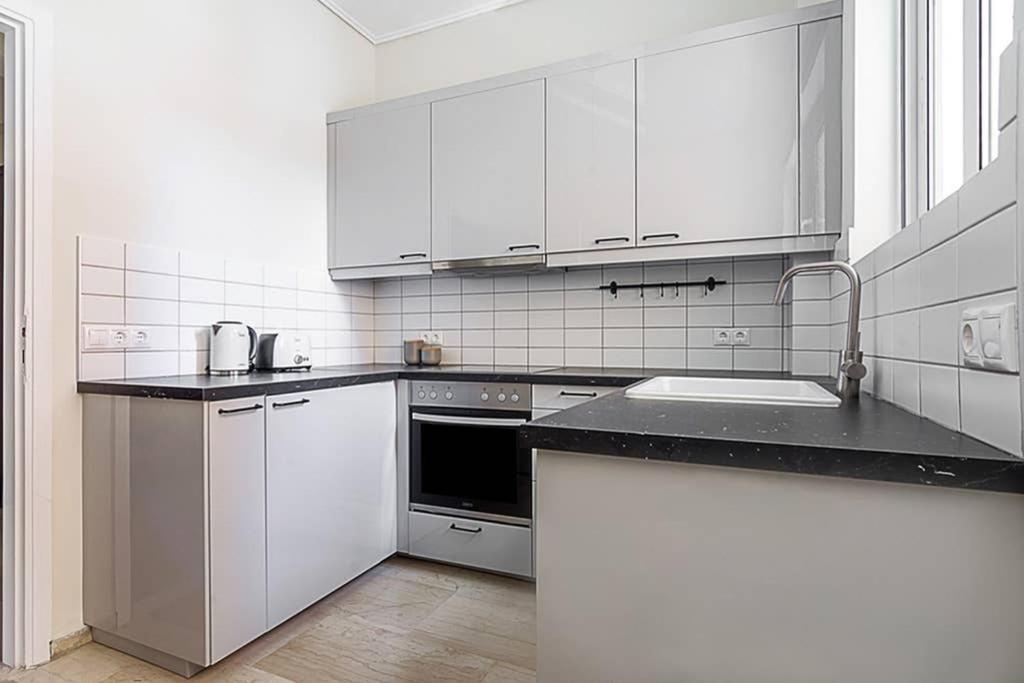 Cozy Flat With 1 Bedroom Next To Metro Station Atena Exterior foto