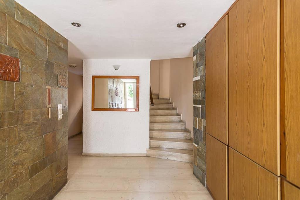 Cozy Flat With 1 Bedroom Next To Metro Station Atena Exterior foto