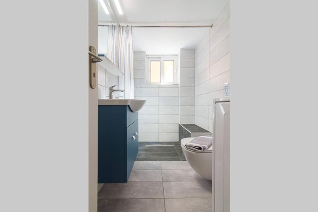 Cozy Flat With 1 Bedroom Next To Metro Station Atena Exterior foto