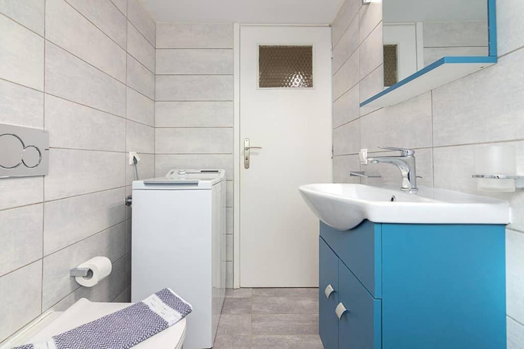 Cozy Flat With 1 Bedroom Next To Metro Station Atena Exterior foto